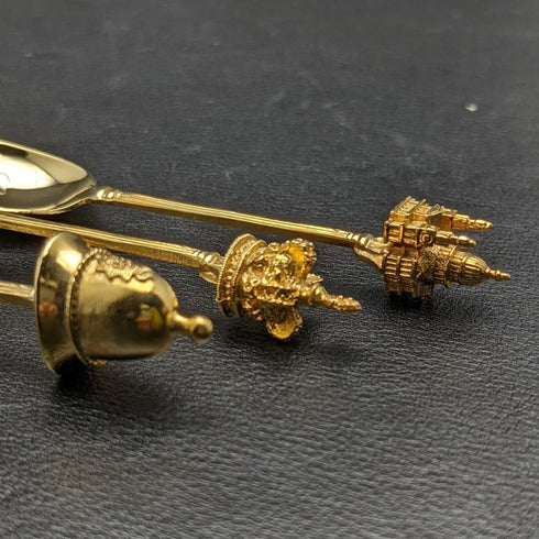 British vintage gold plated teaspoon set of 6 in a case